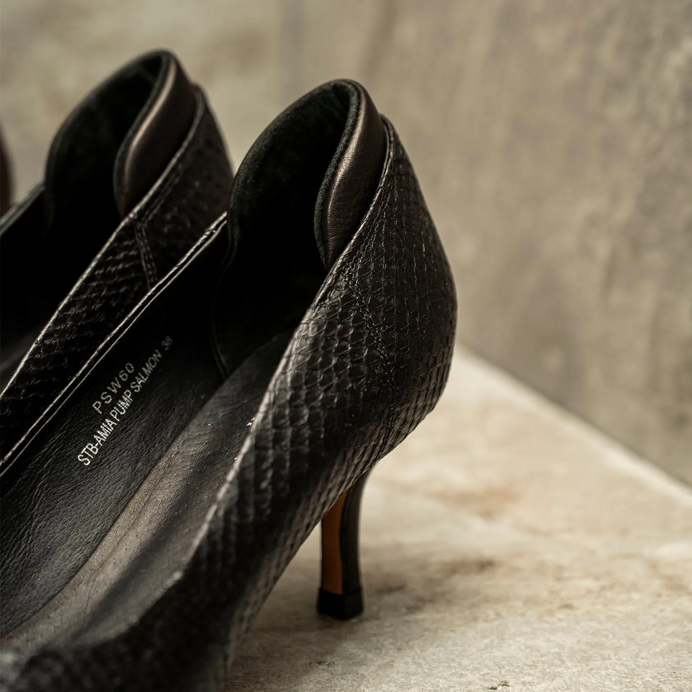 Amia pump fishleather - BLACK